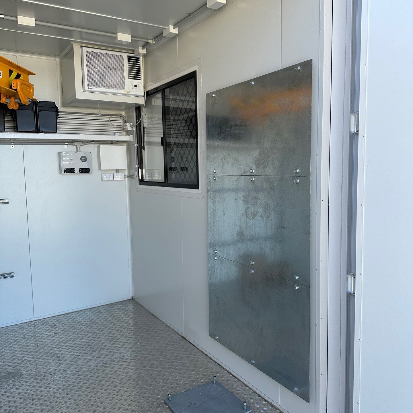 premiershippingcontainers_1689899524_3151428050046638630_4553681639-1-1-1 10′ high cube has been converted into a custom designed field